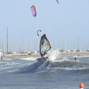 El viento de poniente da la bienvenida a la Copa de Andalucía · foto 2 de 4