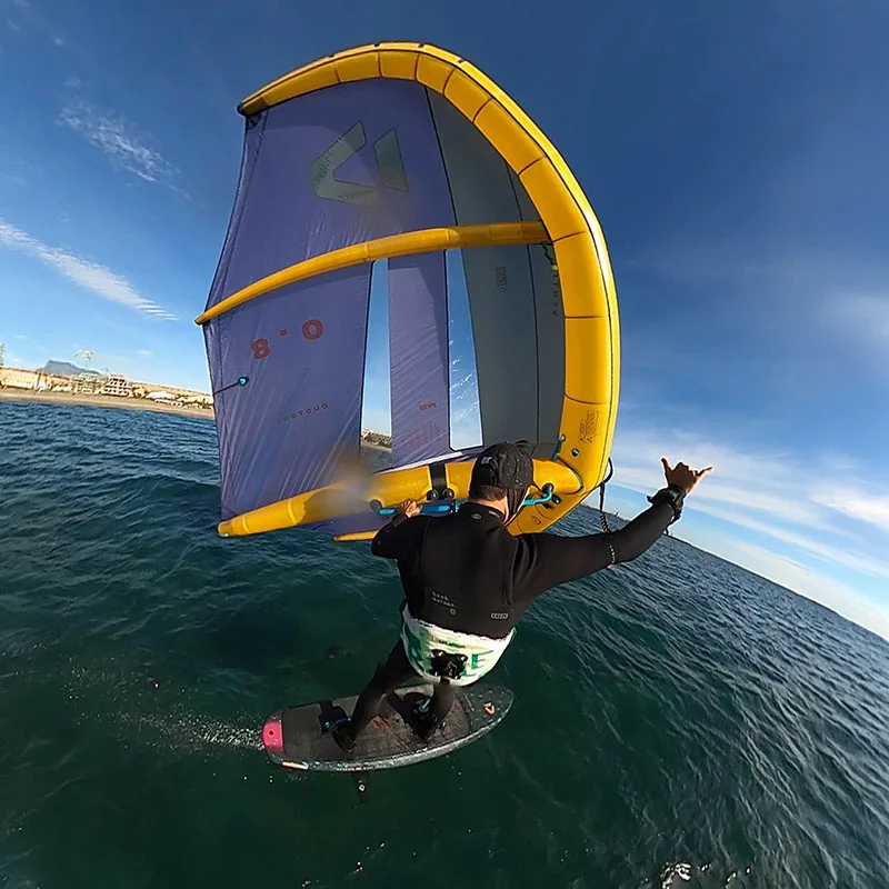 Travesía de wing foil frente a la playa de Almerimar